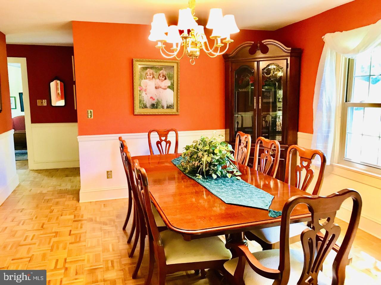 13'x12' Dining Room with Chandelier
