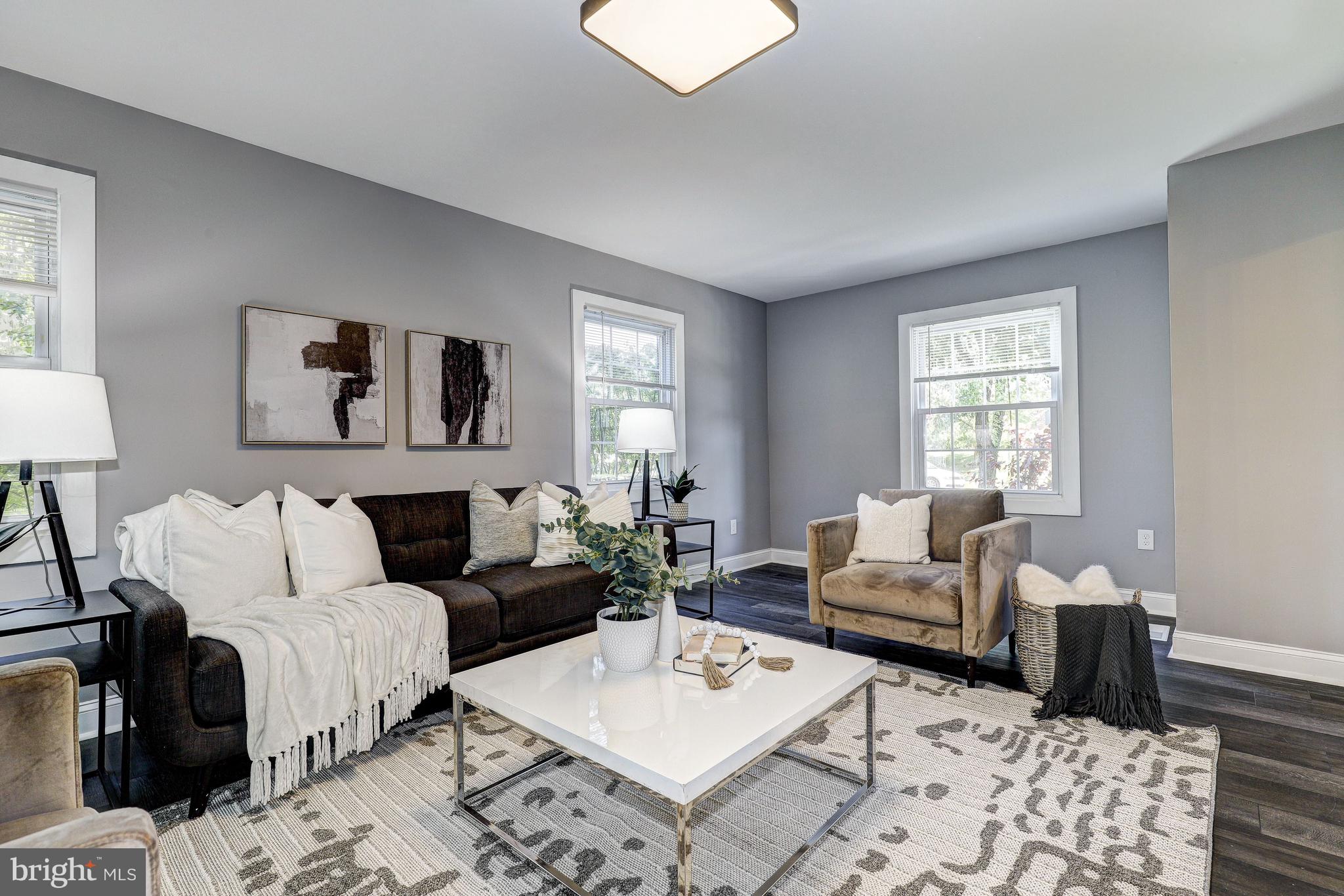 1019 Breezewick Road Baltimore, MD 21286 - Photo 11 of 54 Living Room