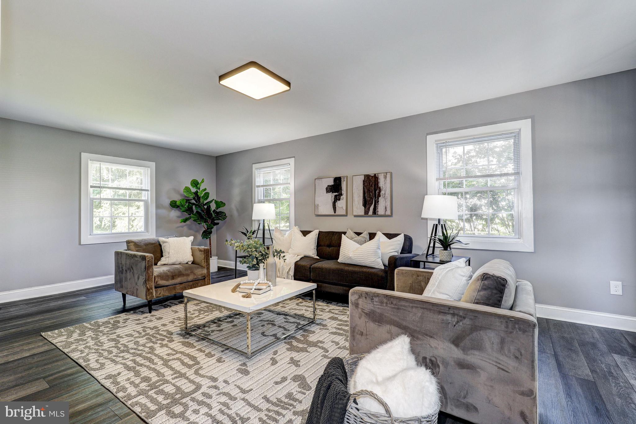 1019 Breezewick Road Baltimore, MD 21286 - Photo 9 of 54 Living Room