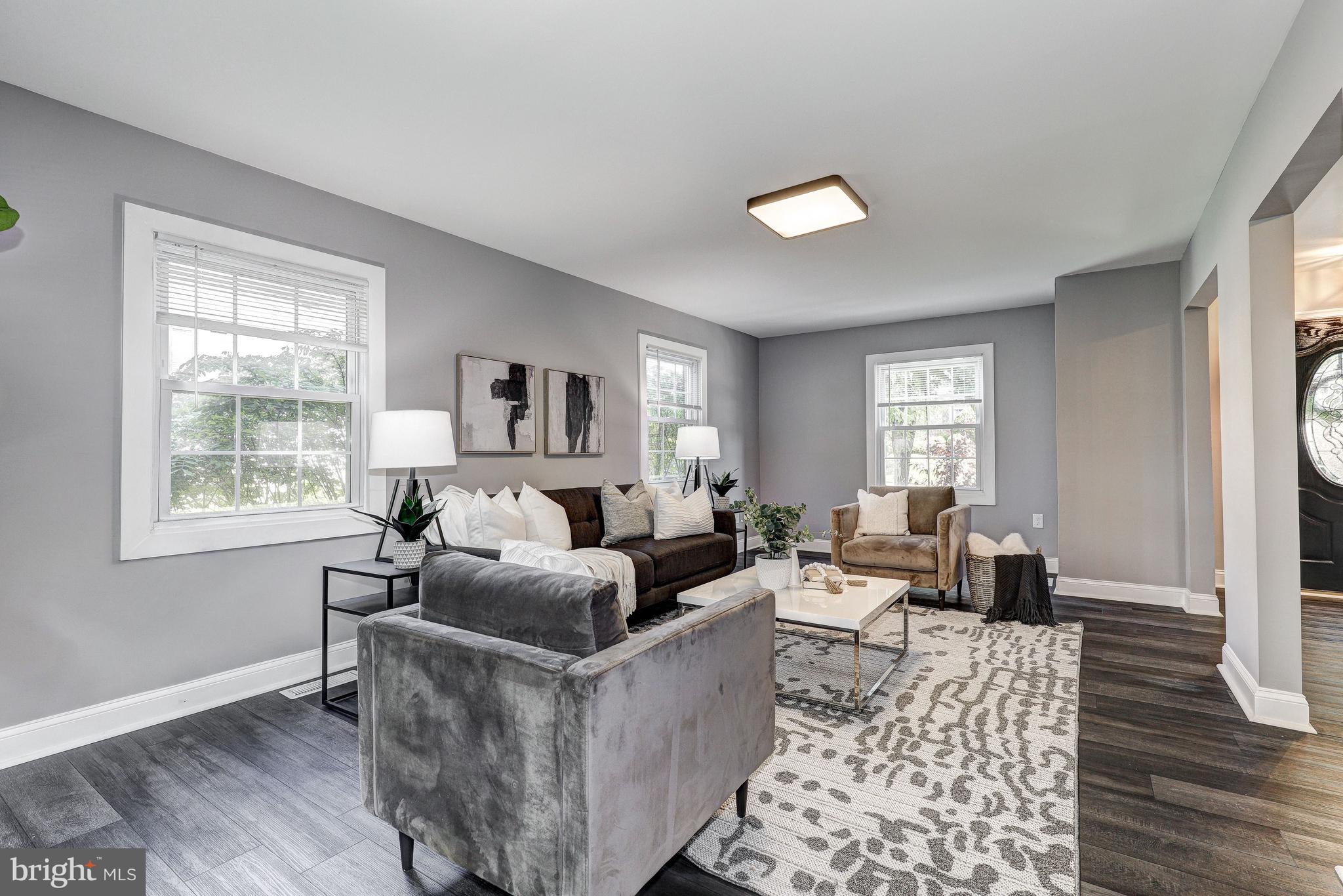 1019 Breezewick Road Baltimore, MD 21286 - Photo 10 of 54 Living Room