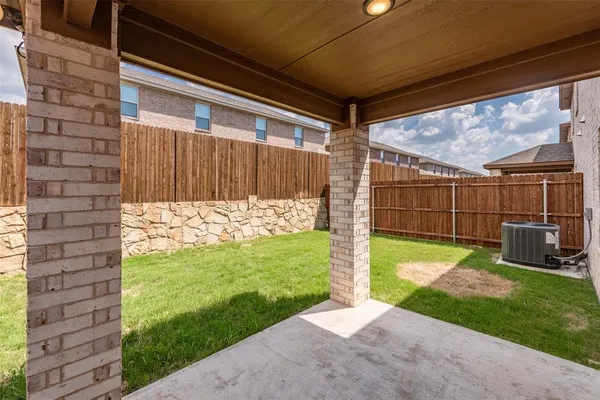 $1,975 | 714 Rolling Terrace Circle, Granbury, TX 76049
