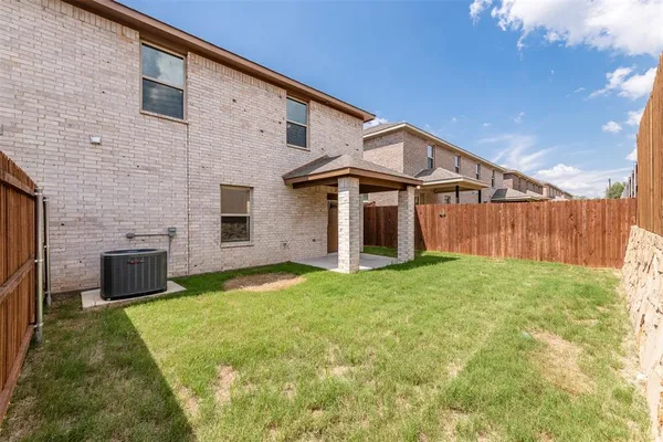 $1,975 | 714 Rolling Terrace Circle, Granbury, TX 76049