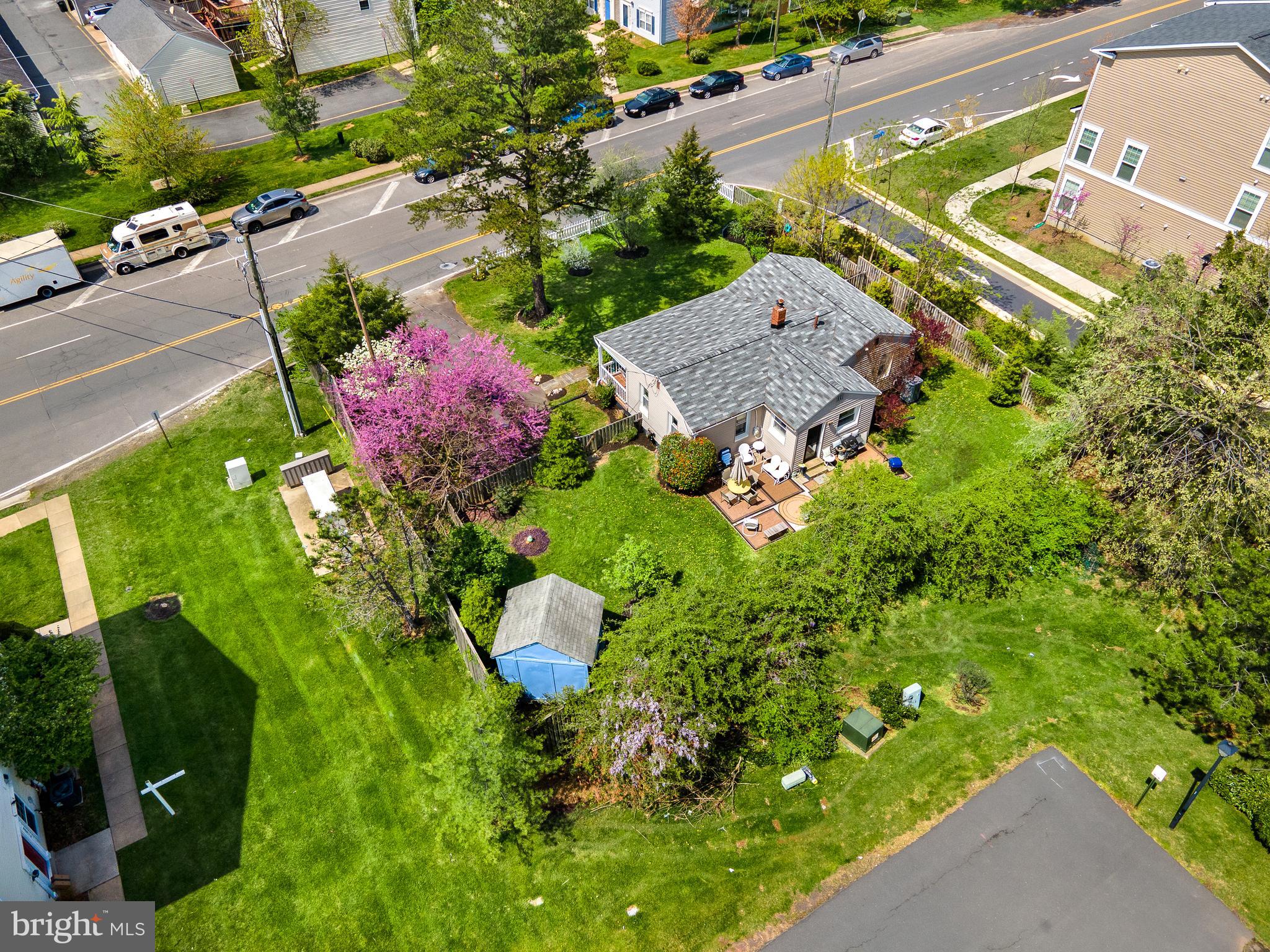 219 Oakgrove Road Sterling, VA 20166 - Photo 2 of 27 Gallery Image 2