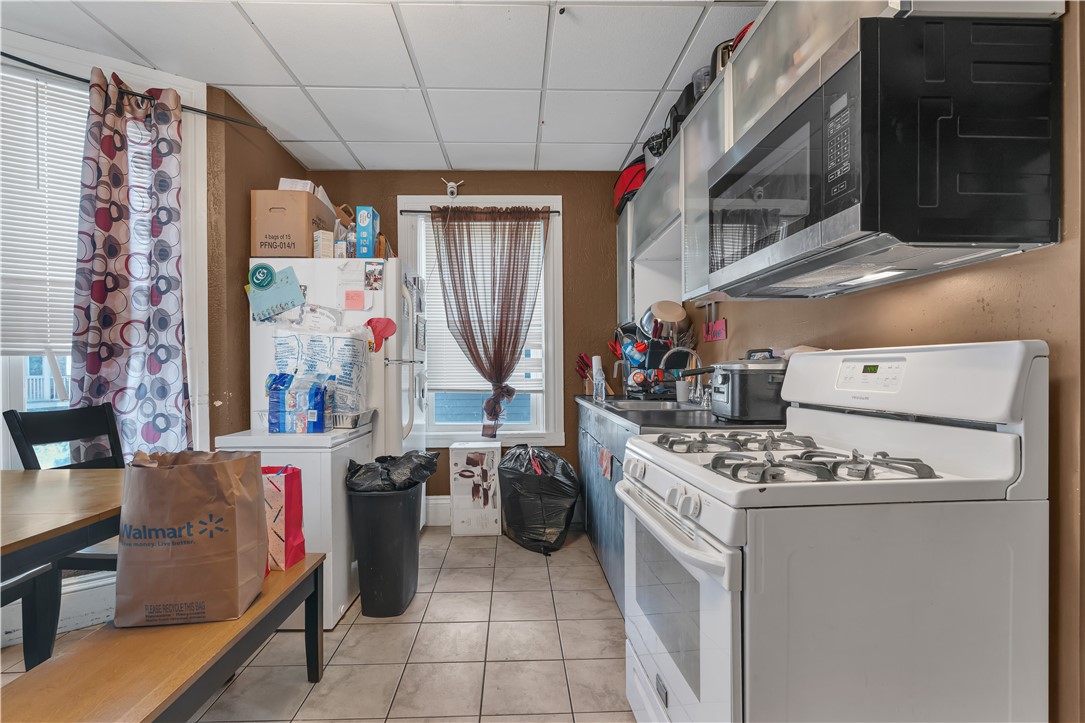 86 Tobey Street Providence, RI 02909 - Photo 2 of 35