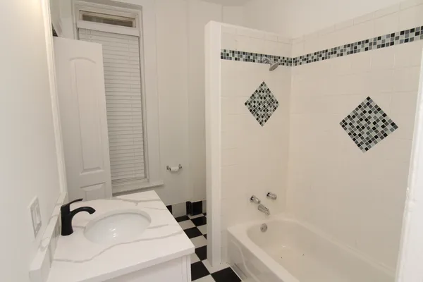 $2,099 | 1362 North Bosworth Avenue, Unit 3A, Chicago, IL 60642