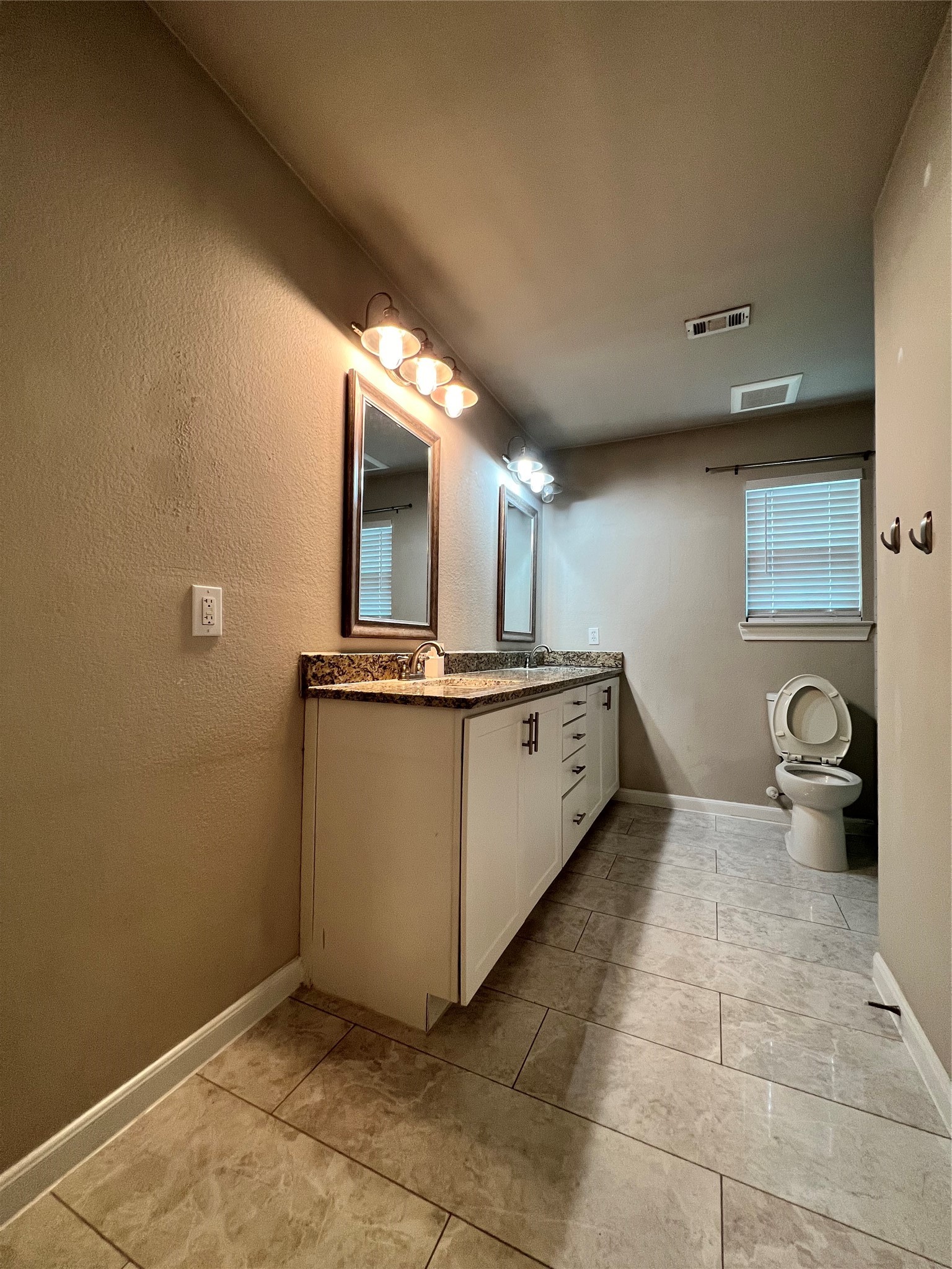 203 Acorn Tree Court Spring, TX 77388 - Photo 21 of 36 Primary bathroom