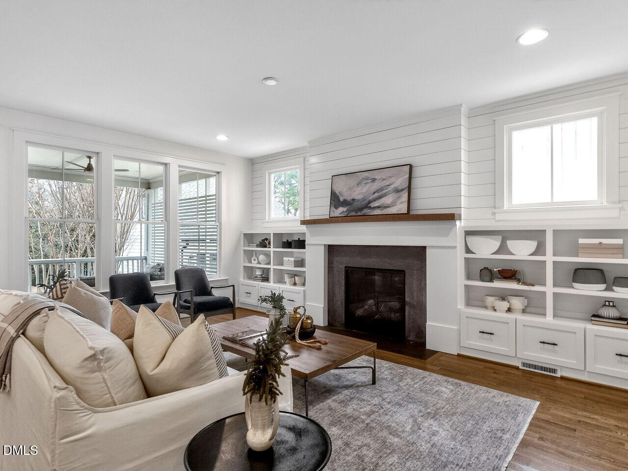 008-1280x960-family-room