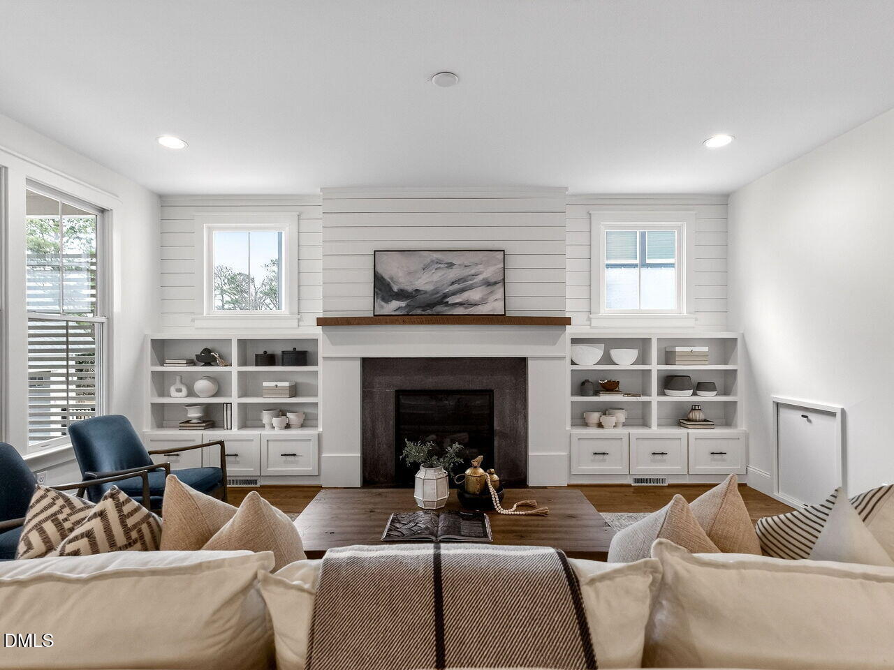 009-1280x960-family-room