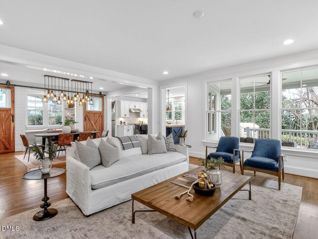 010-1280x960-family-room