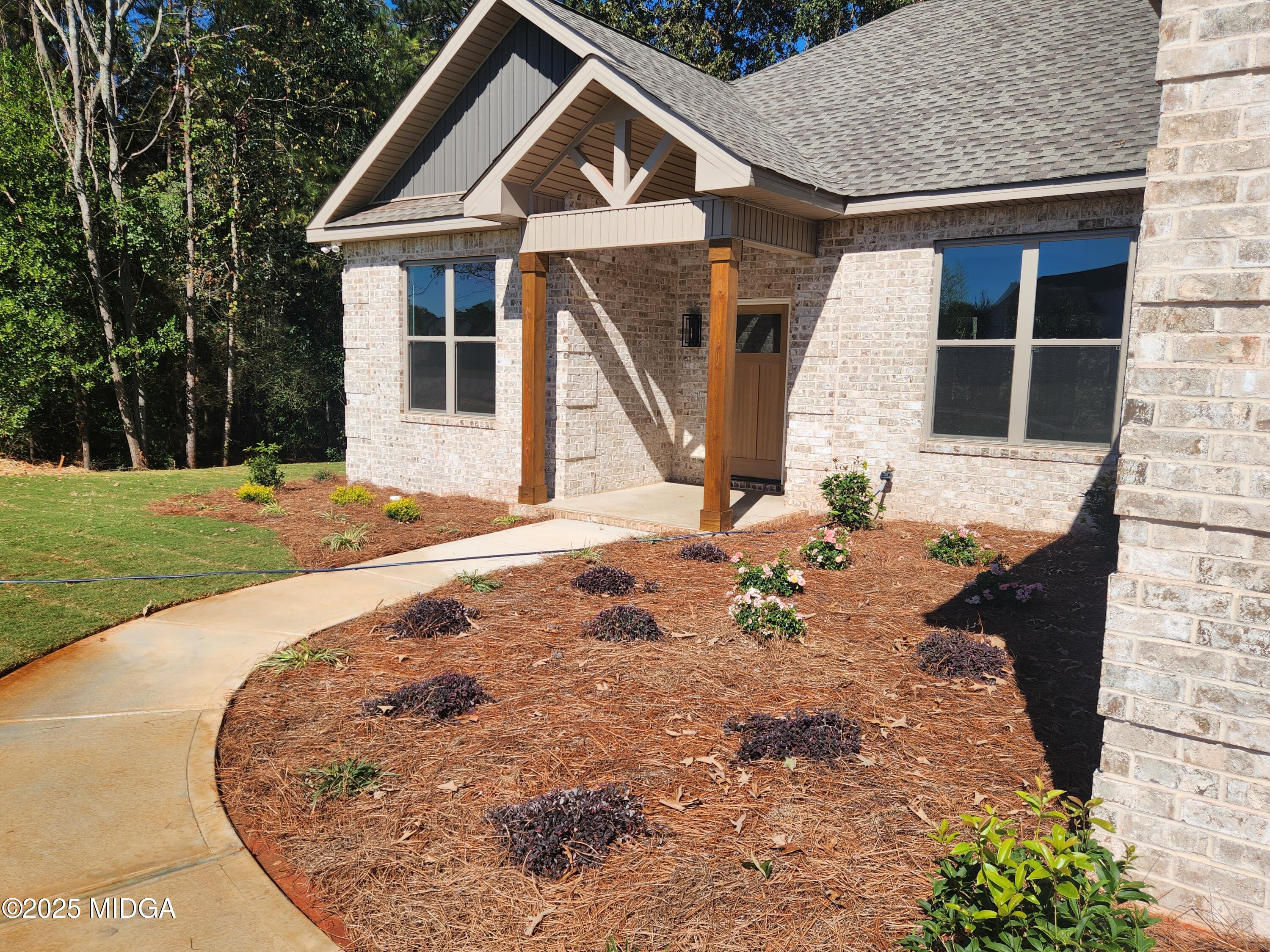 404 Minter Drive Warner Robins, GA 31088 - Photo 12 of 60 a view of a house with backyard