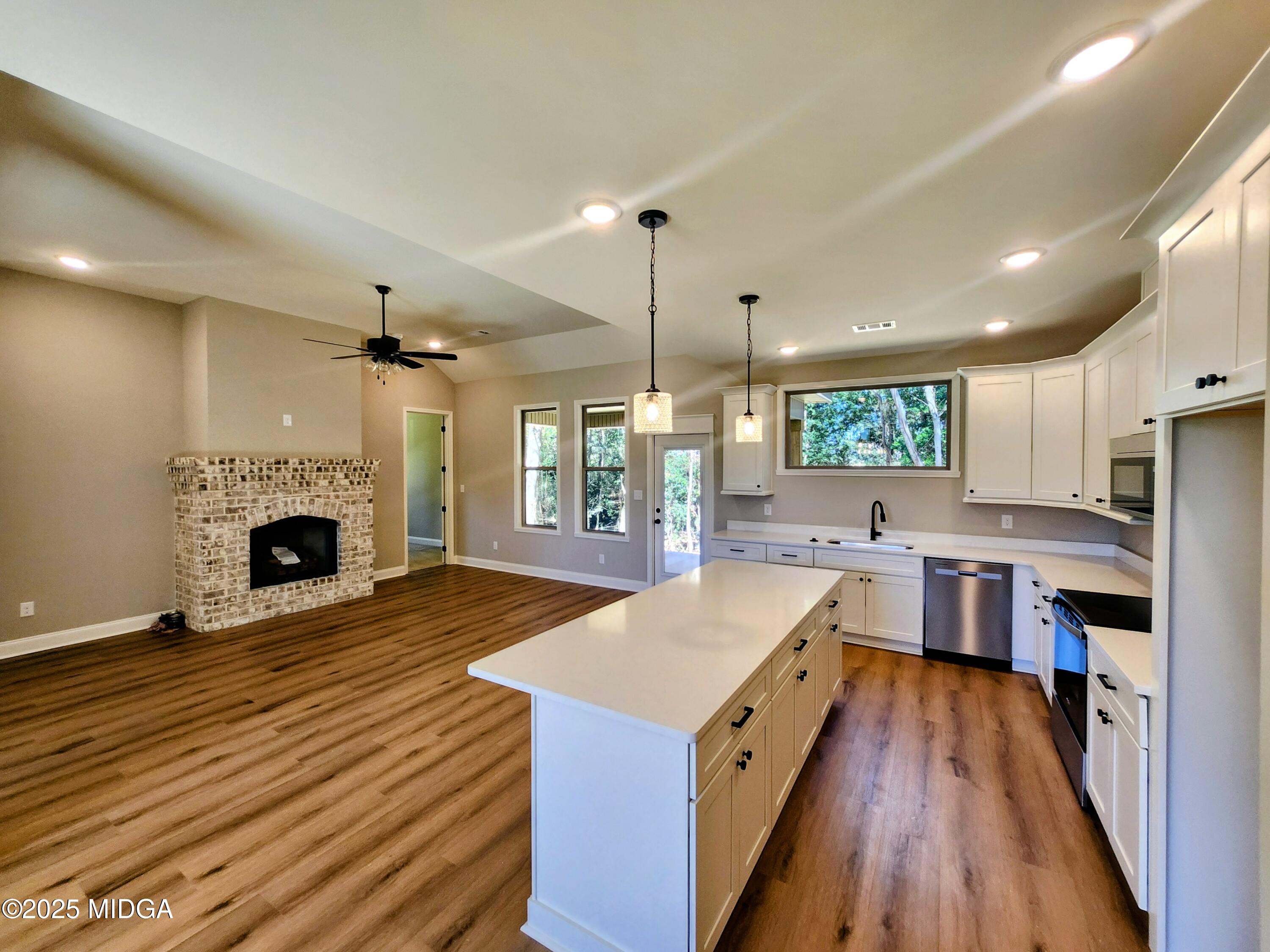 404 Minter Drive Warner Robins, GA 31088 - Photo 20 of 60 a kitchen with stainless steel appliances granite countertop a stove and a wooden floors