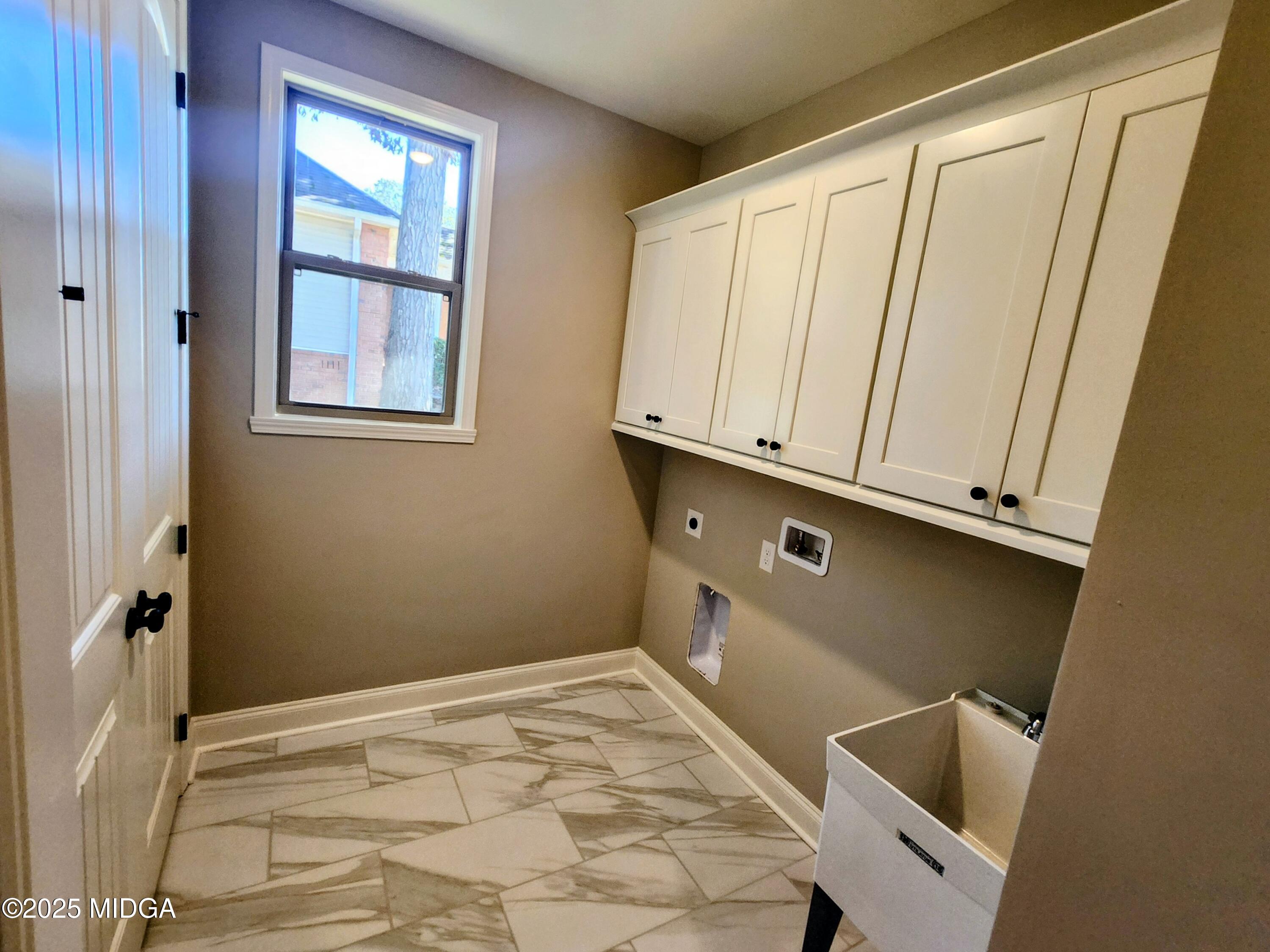 404 Minter Drive Warner Robins, GA 31088 - Photo 28 of 60 a bathroom with a sink and glass door