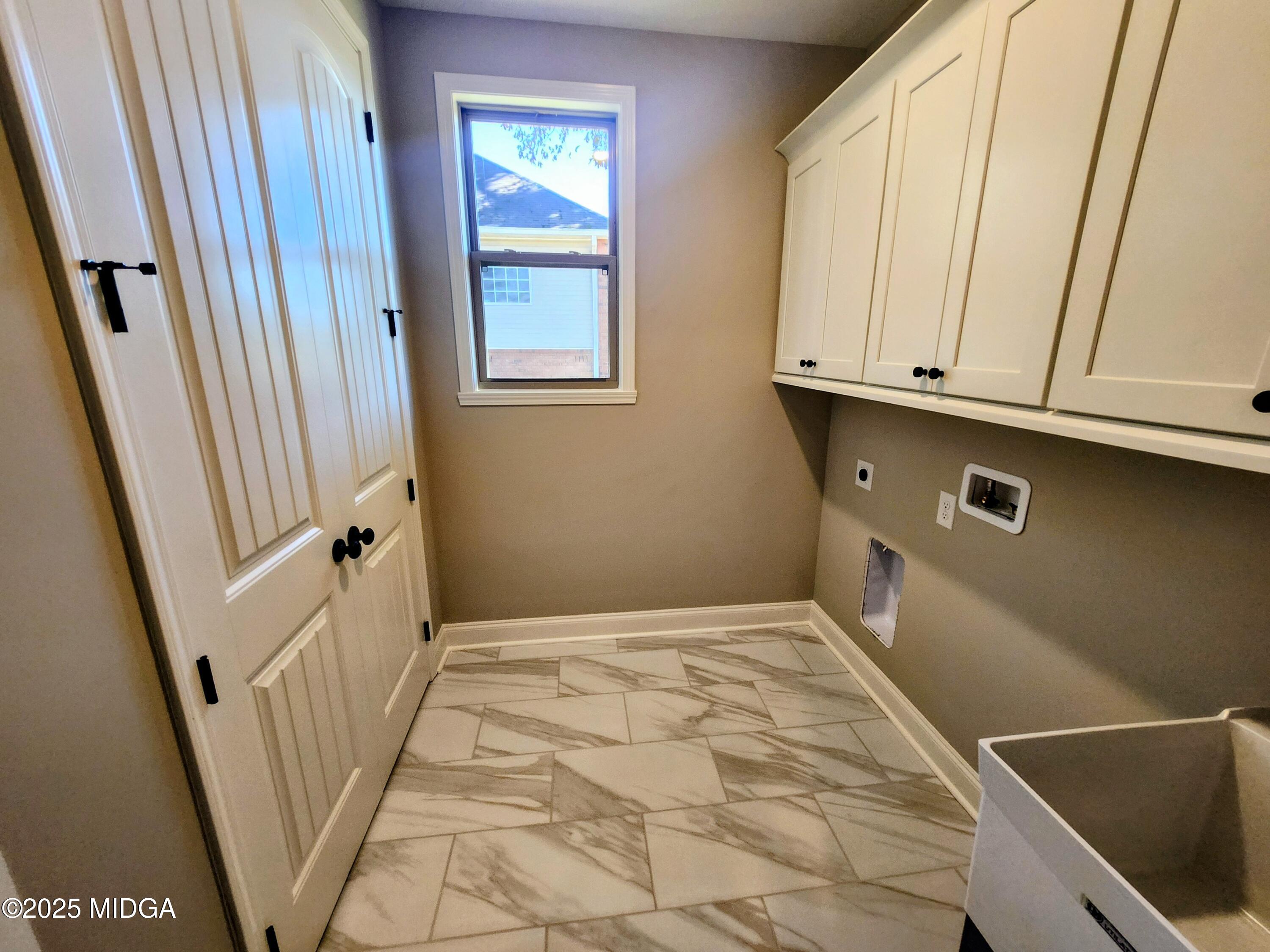 404 Minter Drive Warner Robins, GA 31088 - Photo 29 of 60 a view of an empty room with wooden floor and a window