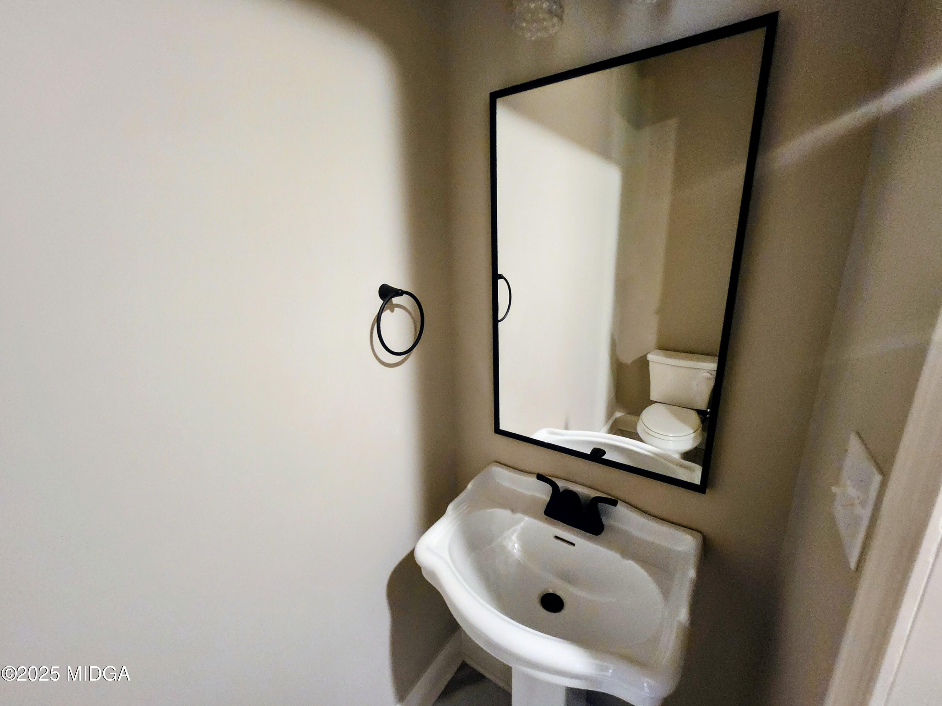 404 Minter Drive Warner Robins, GA 31088 - Photo 31 of 60 a bathroom with a sink and mirror
