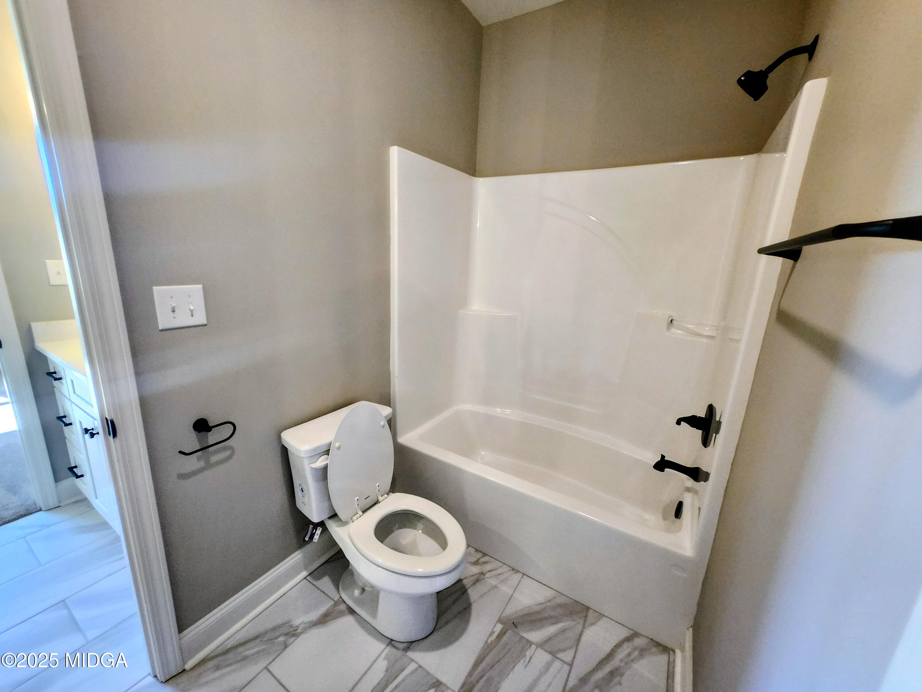 404 Minter Drive Warner Robins, GA 31088 - Photo 46 of 60 a bathroom with a toilet and a tub