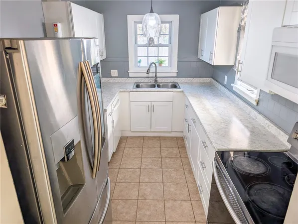 $2,200 | 136 Chatham Street, Providence, RI 02904