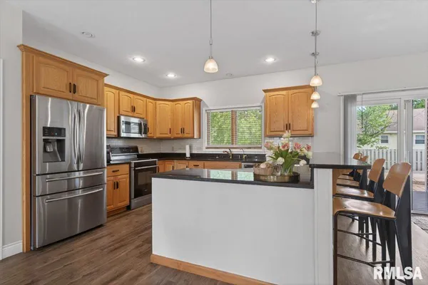 $475,000 | 217 Huntington Drive, Auburn, IL 62615