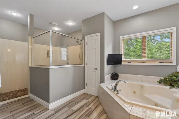 $475,000 | 217 Huntington Drive, Auburn, IL 62615