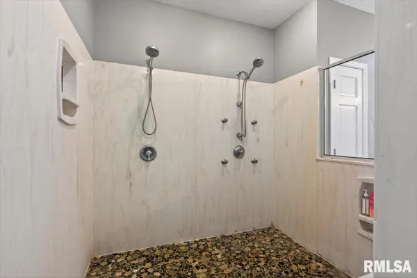 $475,000 | 217 Huntington Drive, Auburn, IL 62615