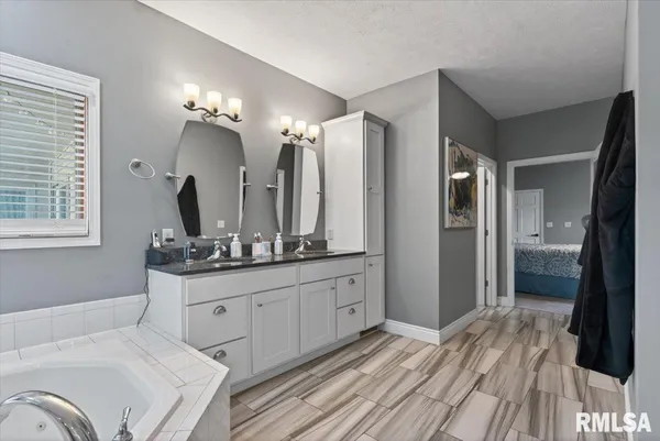 $475,000 | 217 Huntington Drive, Auburn, IL 62615