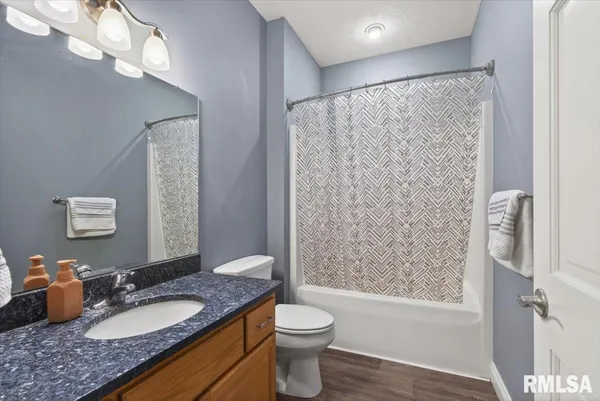 $475,000 | 217 Huntington Drive, Auburn, IL 62615