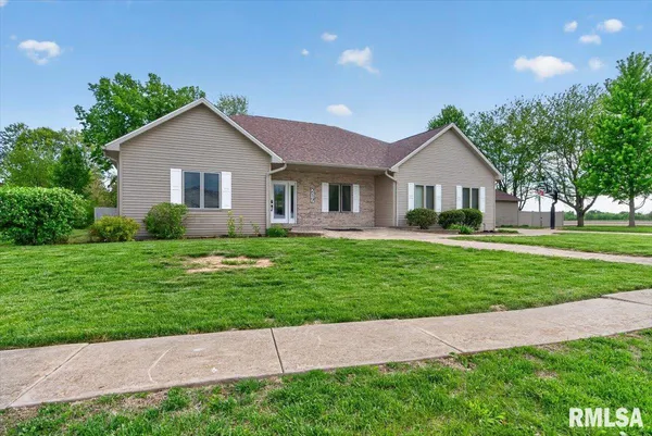 $475,000 | 217 Huntington Drive, Auburn, IL 62615
