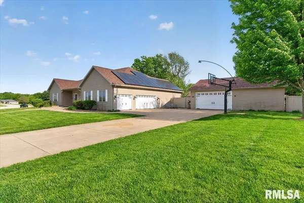 $475,000 | 217 Huntington Drive, Auburn, IL 62615