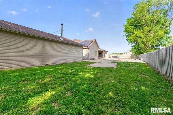 $475,000 | 217 Huntington Drive, Auburn, IL 62615