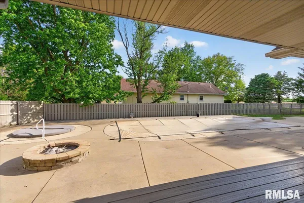 $475,000 | 217 Huntington Drive, Auburn, IL 62615