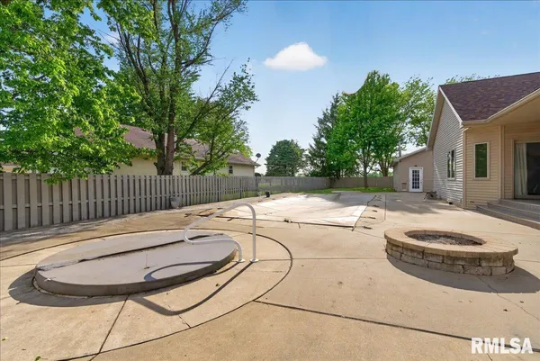 $475,000 | 217 Huntington Drive, Auburn, IL 62615