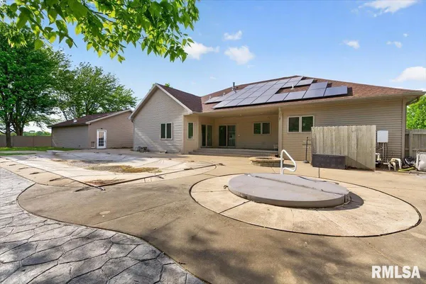 $475,000 | 217 Huntington Drive, Auburn, IL 62615