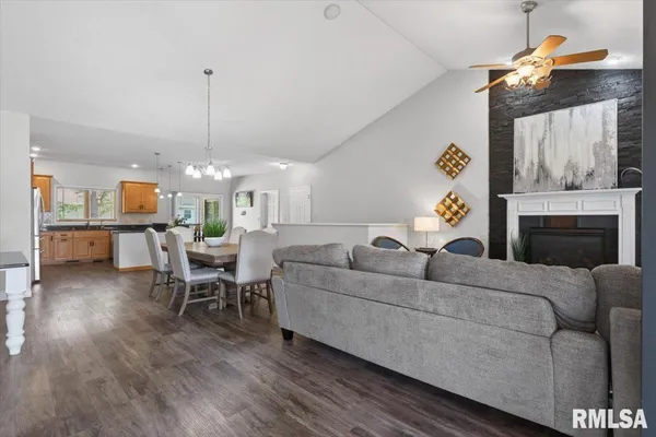 $475,000 | 217 Huntington Drive, Auburn, IL 62615