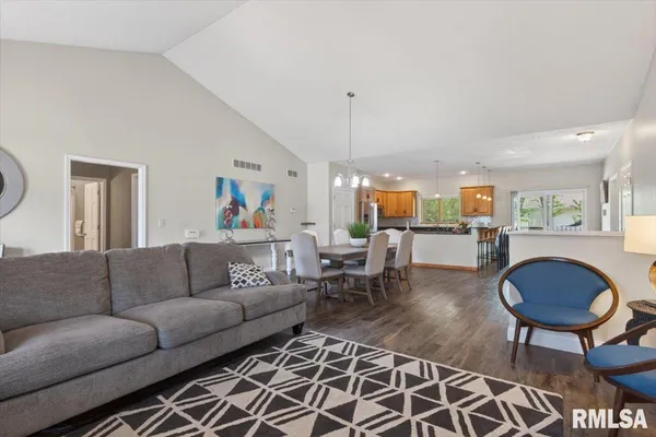 $475,000 | 217 Huntington Drive, Auburn, IL 62615