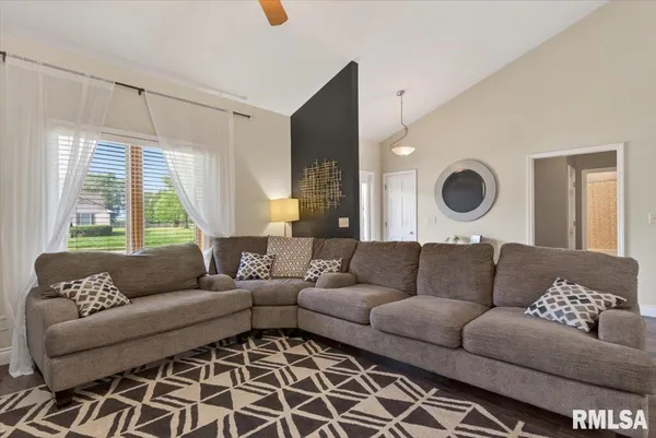 $475,000 | 217 Huntington Drive, Auburn, IL 62615