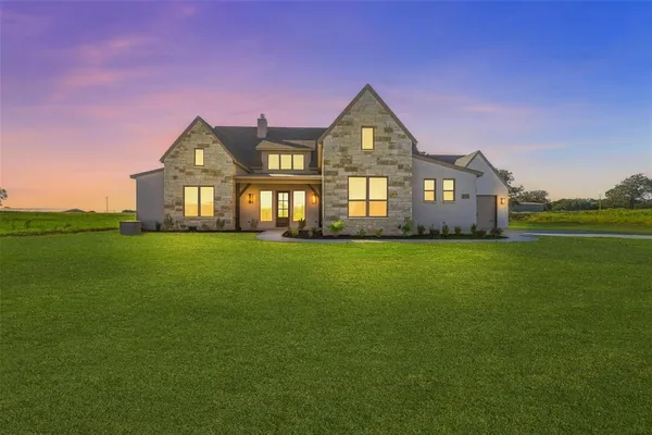 $550,000 | 231 Sweetgrass Drive, Poolville, TX 76487