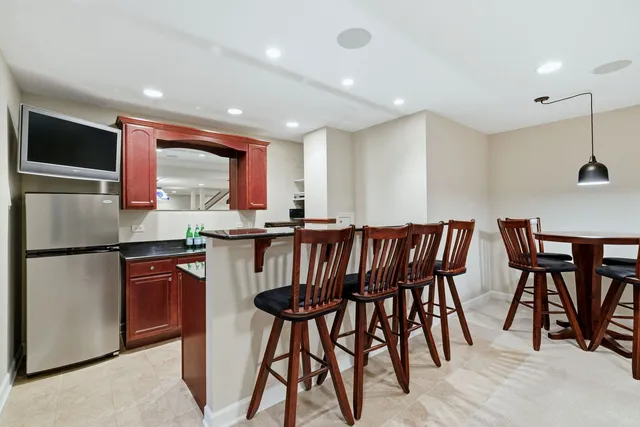 $1,025,000 | 2503 Skylane Drive, Naperville, IL 60564