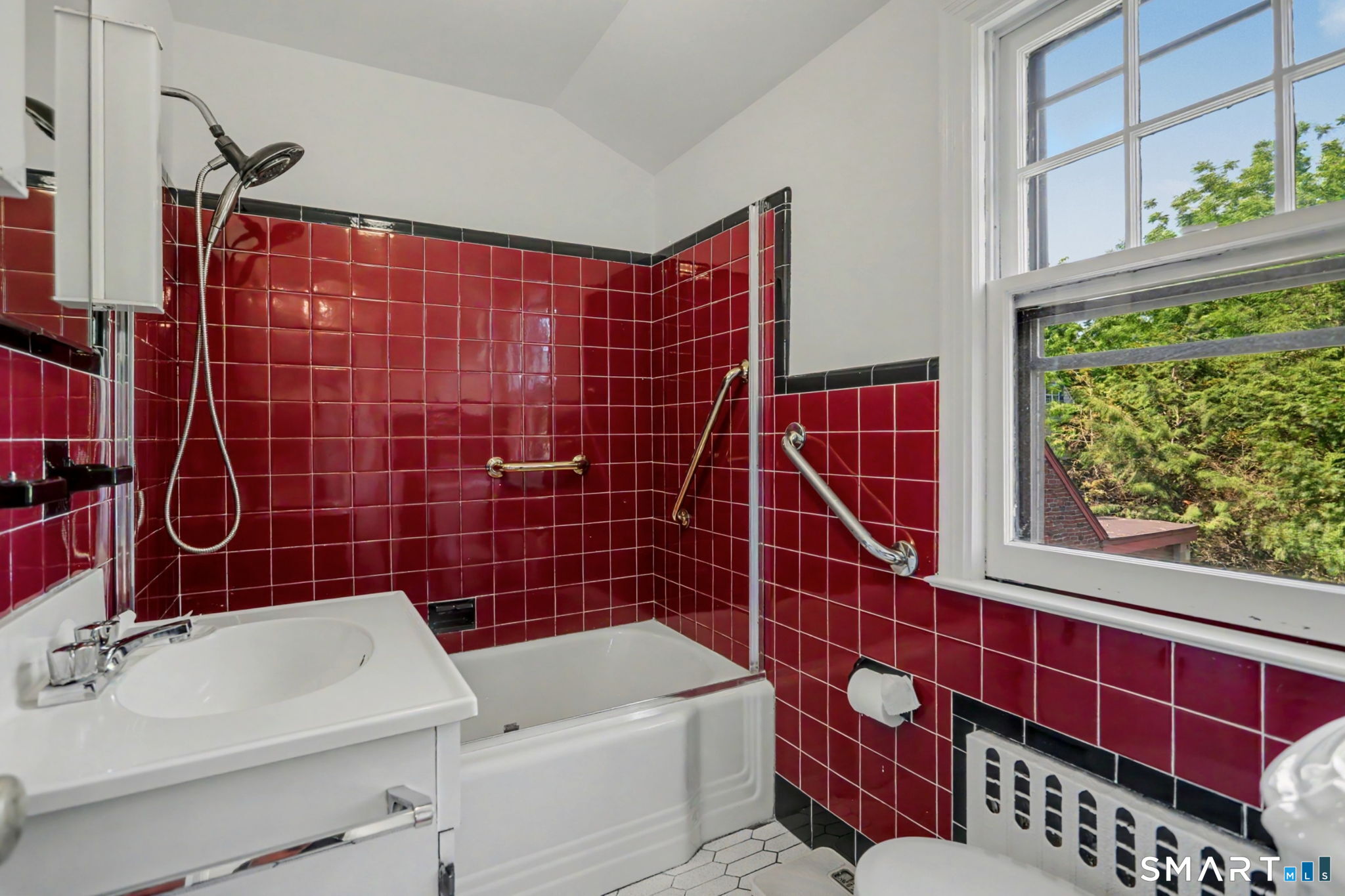 312 Bennett Street Fairfield, CT 06825 - Photo 23 of 40