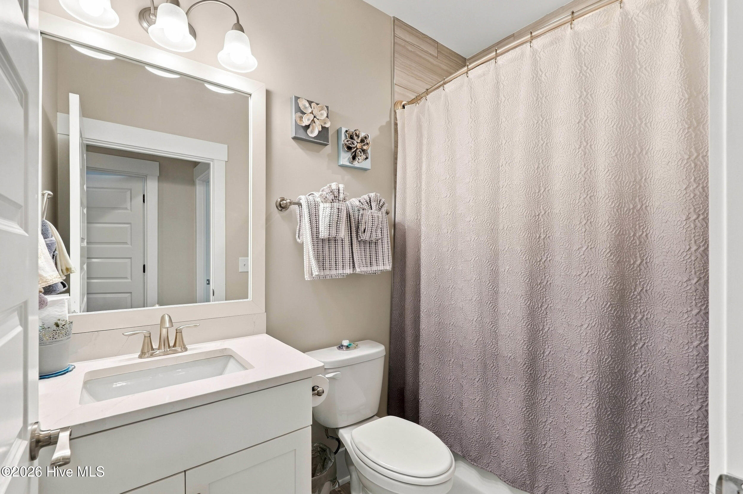 1068 Snowden Road Wilmington, NC 28412 - Photo 36 of 80 41_hallway bathroom