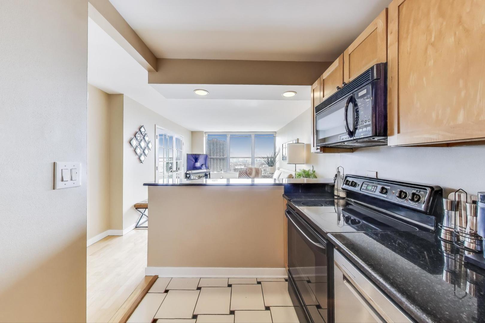 655 West Irving Park Road, Unit 2807 Chicago, IL 60613 - Photo 11 of 33 Gallery Image 11