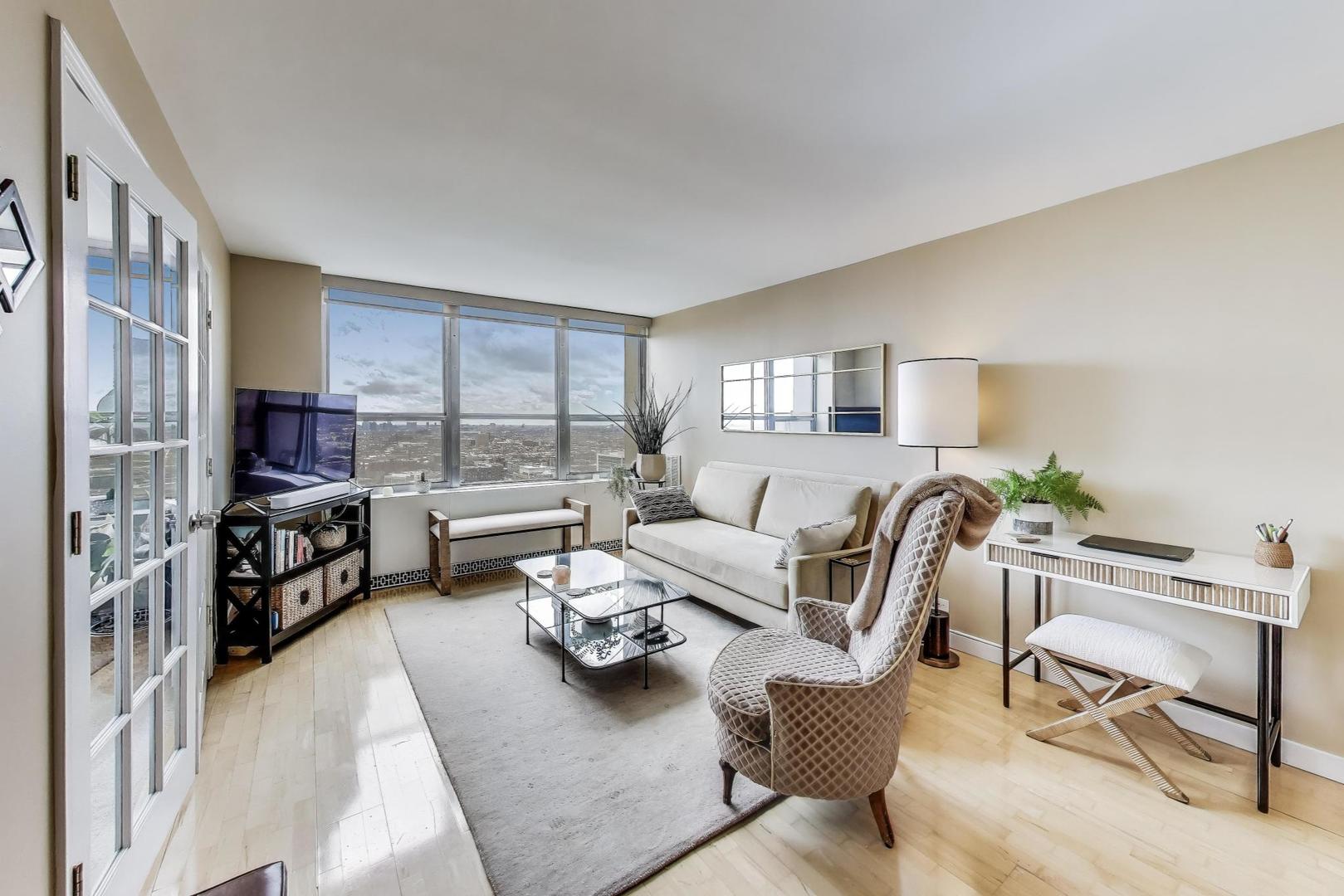 655 West Irving Park Road, Unit 2807 Chicago, IL 60613 - Photo 5 of 33 Gallery Image 5