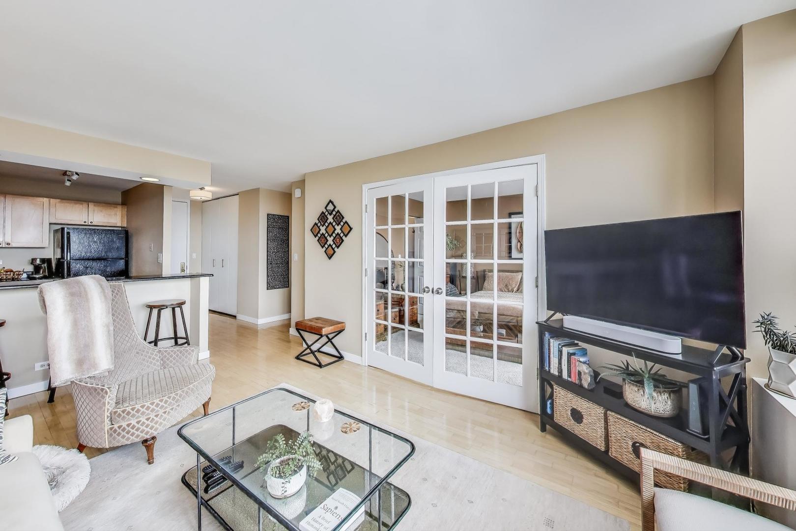 655 West Irving Park Road, Unit 2807 Chicago, IL 60613 - Photo 7 of 33 Gallery Image 7