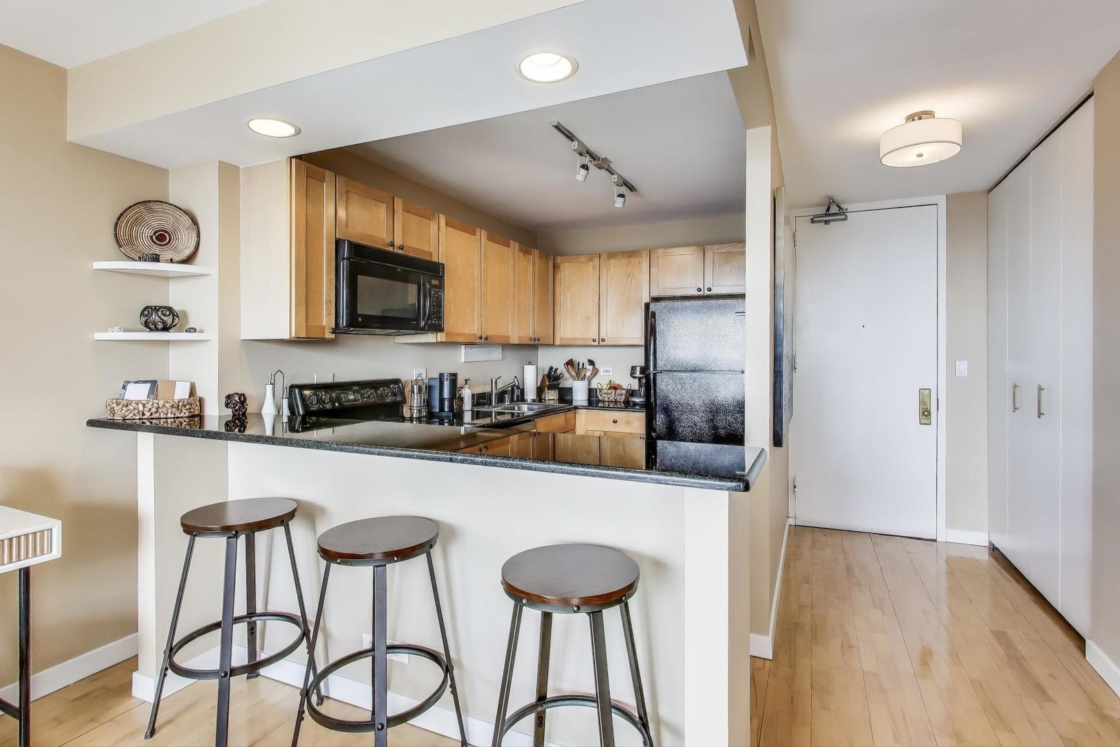 655 West Irving Park Road, Unit 2807 Chicago, IL 60613 - Photo 9 of 33 Gallery Image 9