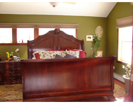 8 North County Road Princeton, MA 01541 - Photo 22 of 24 a view of living room with furniture