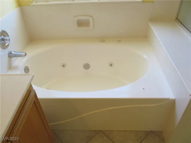 $2,050 | 9572 Sunshade Court, Las Vegas, NV 89147