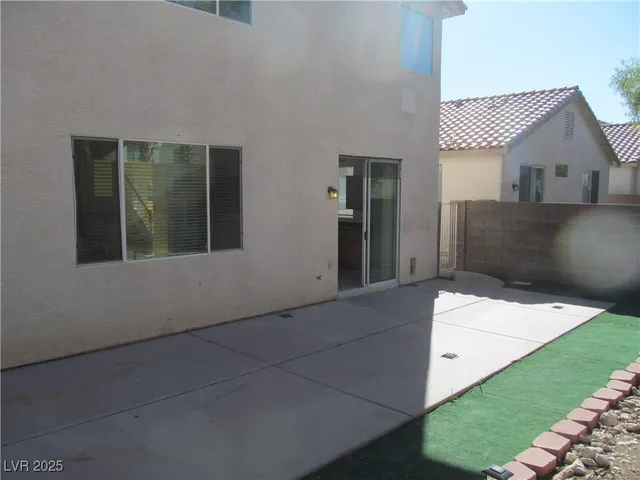 $2,050 | 9572 Sunshade Court, Las Vegas, NV 89147