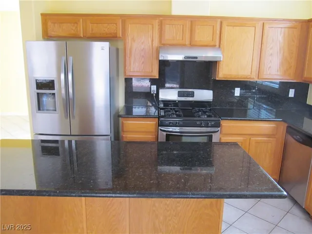 $2,050 | 9572 Sunshade Court, Las Vegas, NV 89147