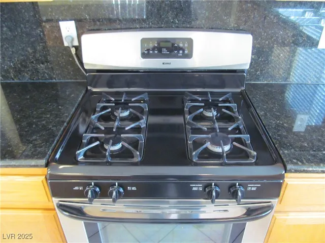 $2,050 | 9572 Sunshade Court, Las Vegas, NV 89147