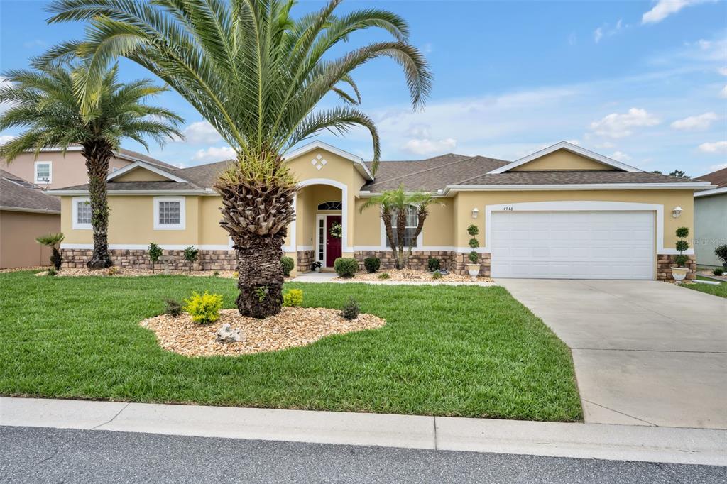 4946 Northeast 124th Road Oxford, FL 34484 - Photo 2 of 69 a front view of a house with a garden and plants