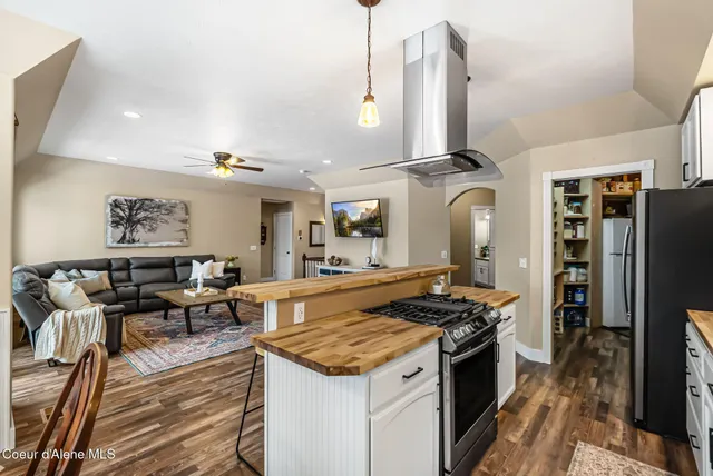 $998,000 | 162 Cedar View Estates Road, Blanchard, ID 83804