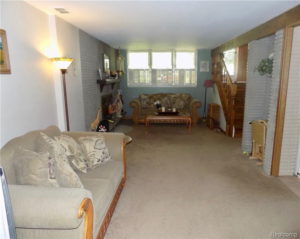 1817 Middle Trail Road Walled Lake, MI 48390 - Photo 7 of 28 GENEROUS SIZED ROOMS THROUGHOUT THE HOUSE!